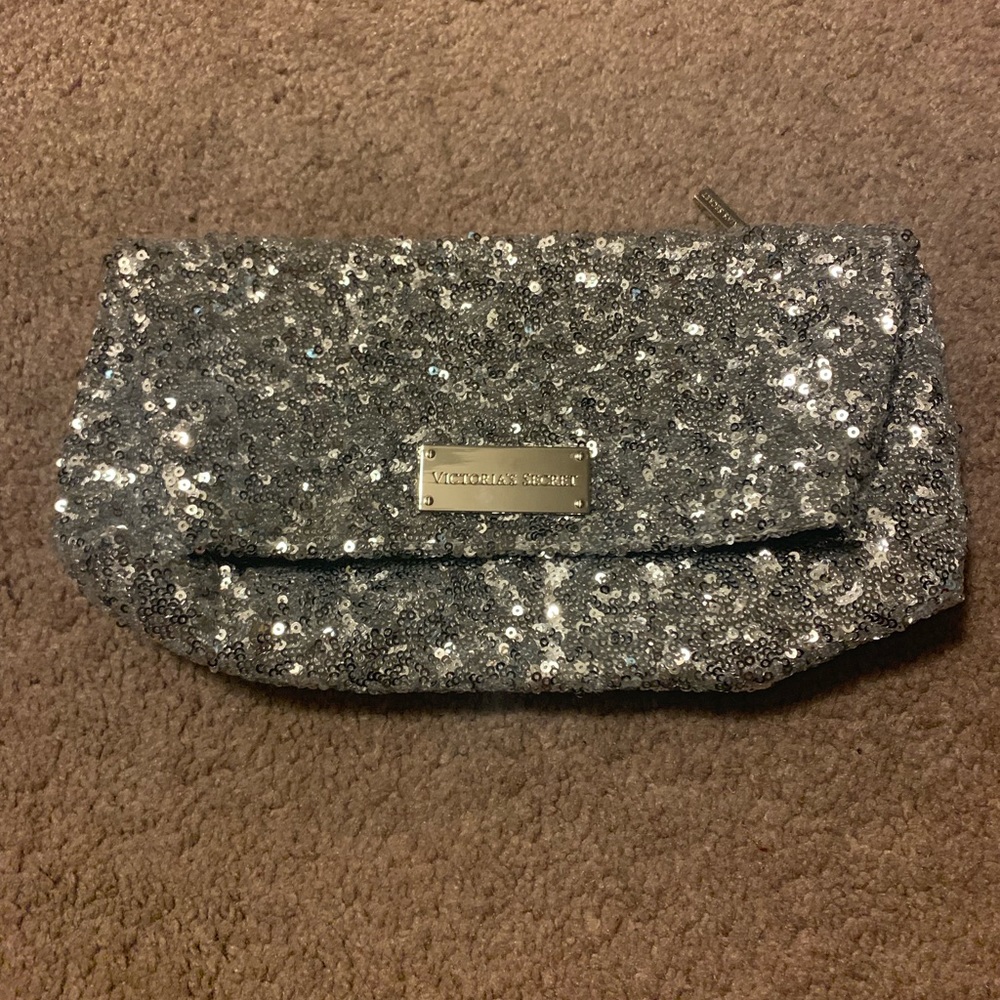 Victoria clutch/makeup bag